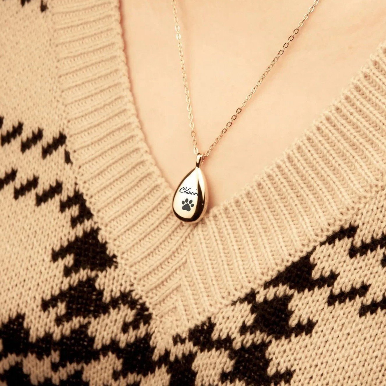 Pet-drop-shaped-Necklace_1